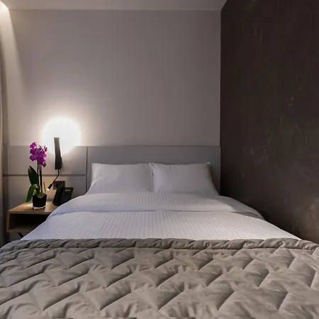 Mona Plaza 4*