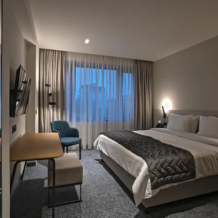Mona Plaza Hotel