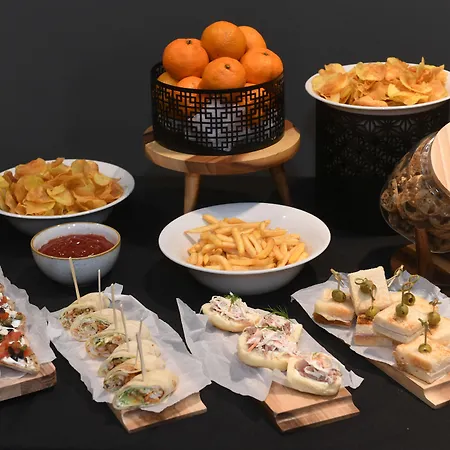 מלון Mona Plaza 4*