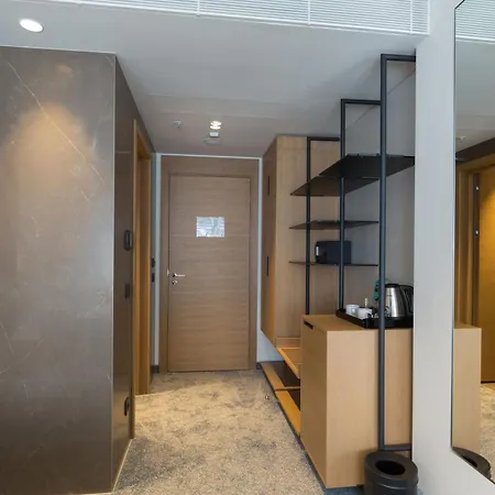 Mona Plaza Hotel 4*