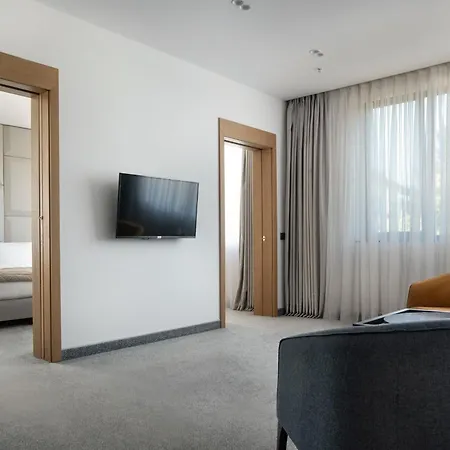Mona Plaza 4* Belgrád