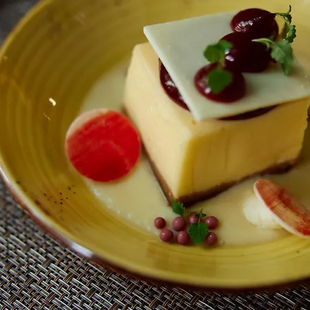 מלון Mona Plaza 4*