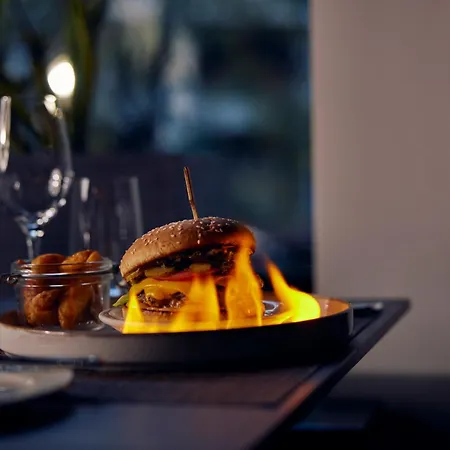 Mona Plaza Szálloda 4*